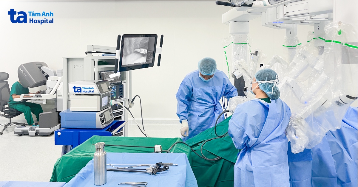 Robot mổ “2 trong 1” điều trị u tuyến ức và nhược cơ