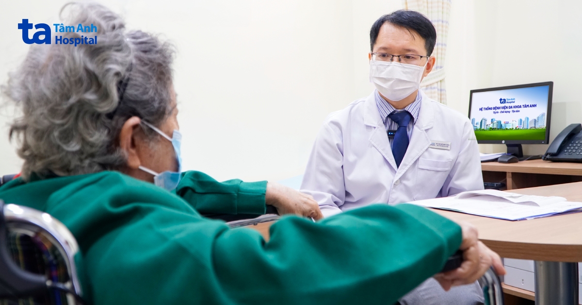 Dùng thuốc tiêu huyết khối tĩnh mạch cho cụ bà 91 tuổi