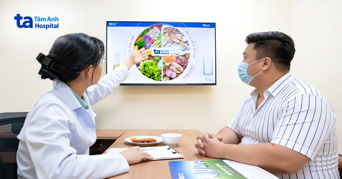 Suy gan cấp do uống rượu thuốc tự ngâm, chỉ ăn thịt để giảm cân