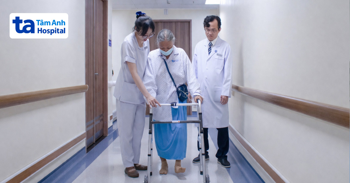 Robot ‘đo ni đóng giày’ thay khớp cho người bệnh