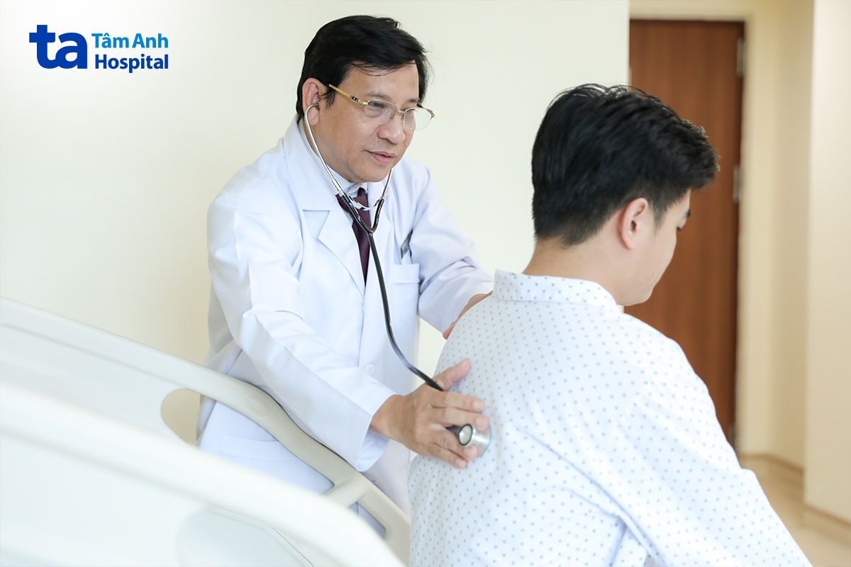 theo bs hoàng, phòng ngừa và kiểm soát bệnh là ưu tiên hàng đầu