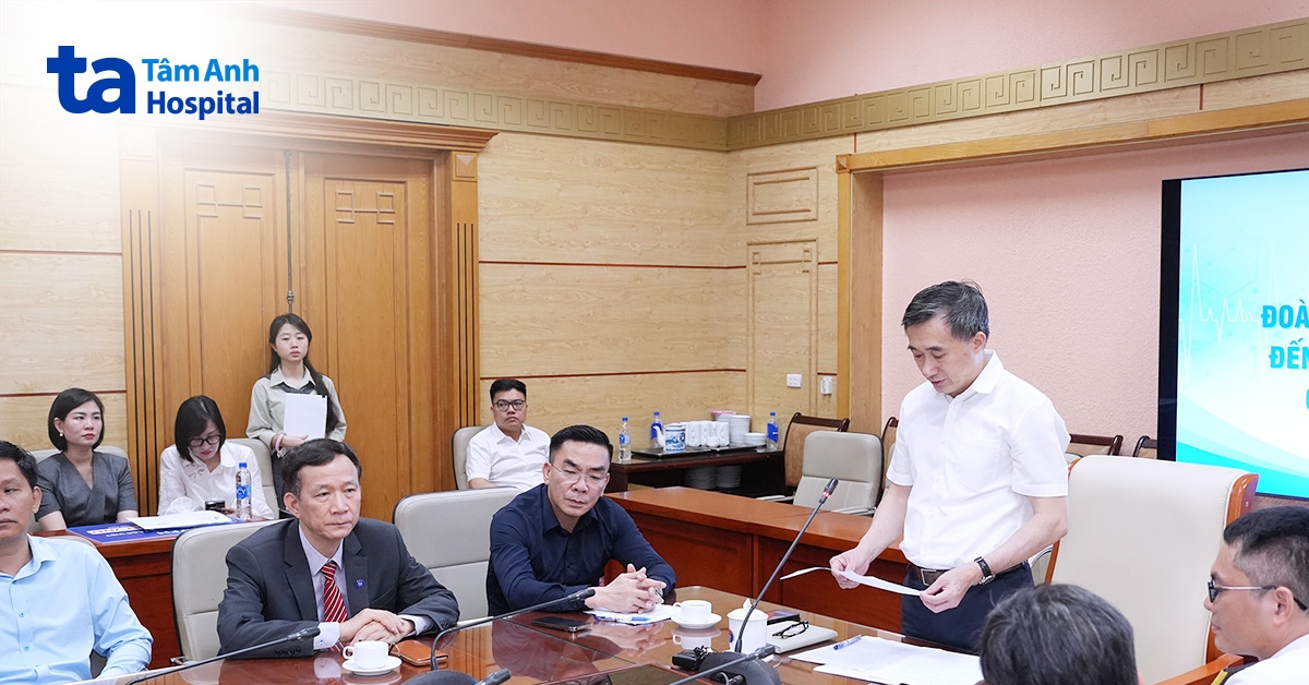 Thứ trưởng Bộ Y tế Trần Văn Thuấn ghi nhận và đánh giá những đóng góp thiết thực của Tâm Anh