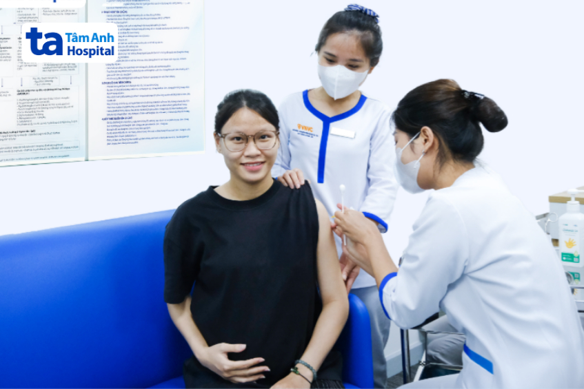 Miễn dịch chủ động là gì? Cơ chế và lợi ích phòng ngừa bệnh tật 23 tiêm vắc xin không chỉ bảo vệ bản thân khỏi bệnh, mà còn giúp tạo miễn dịch cộng đồng