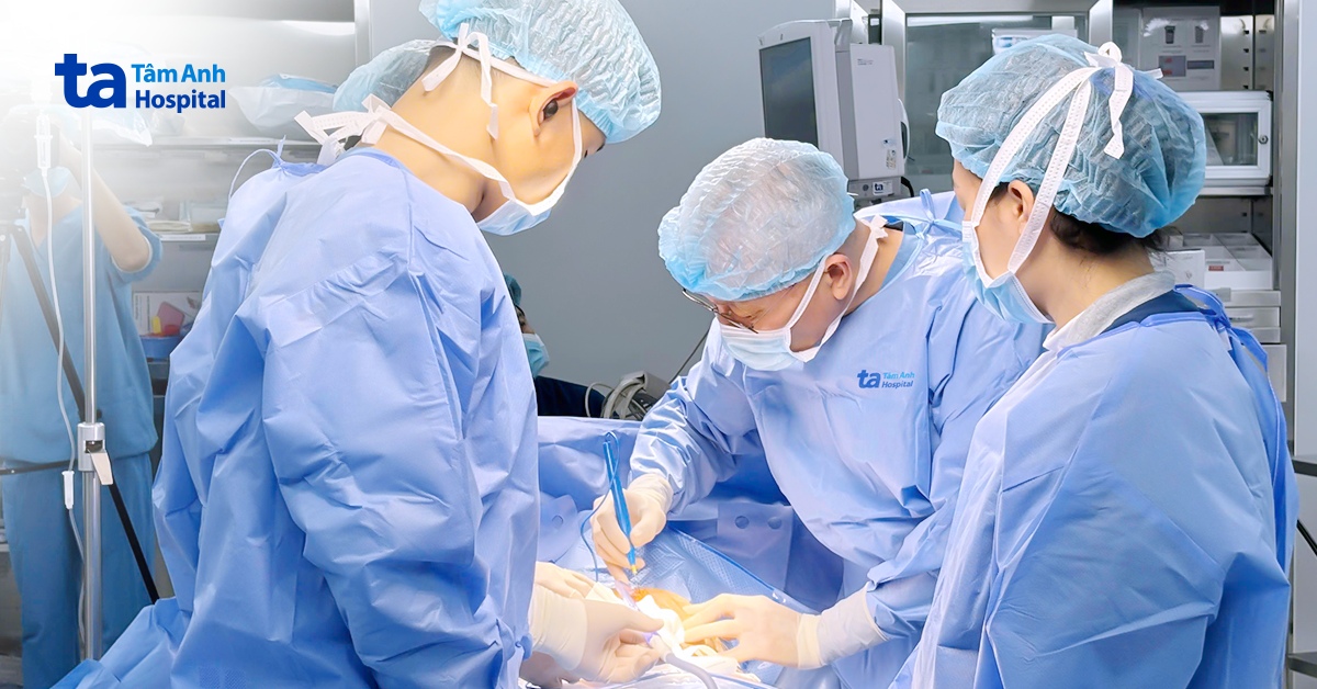 U buồng trứng khiến bụng to như mang thai 9 tháng