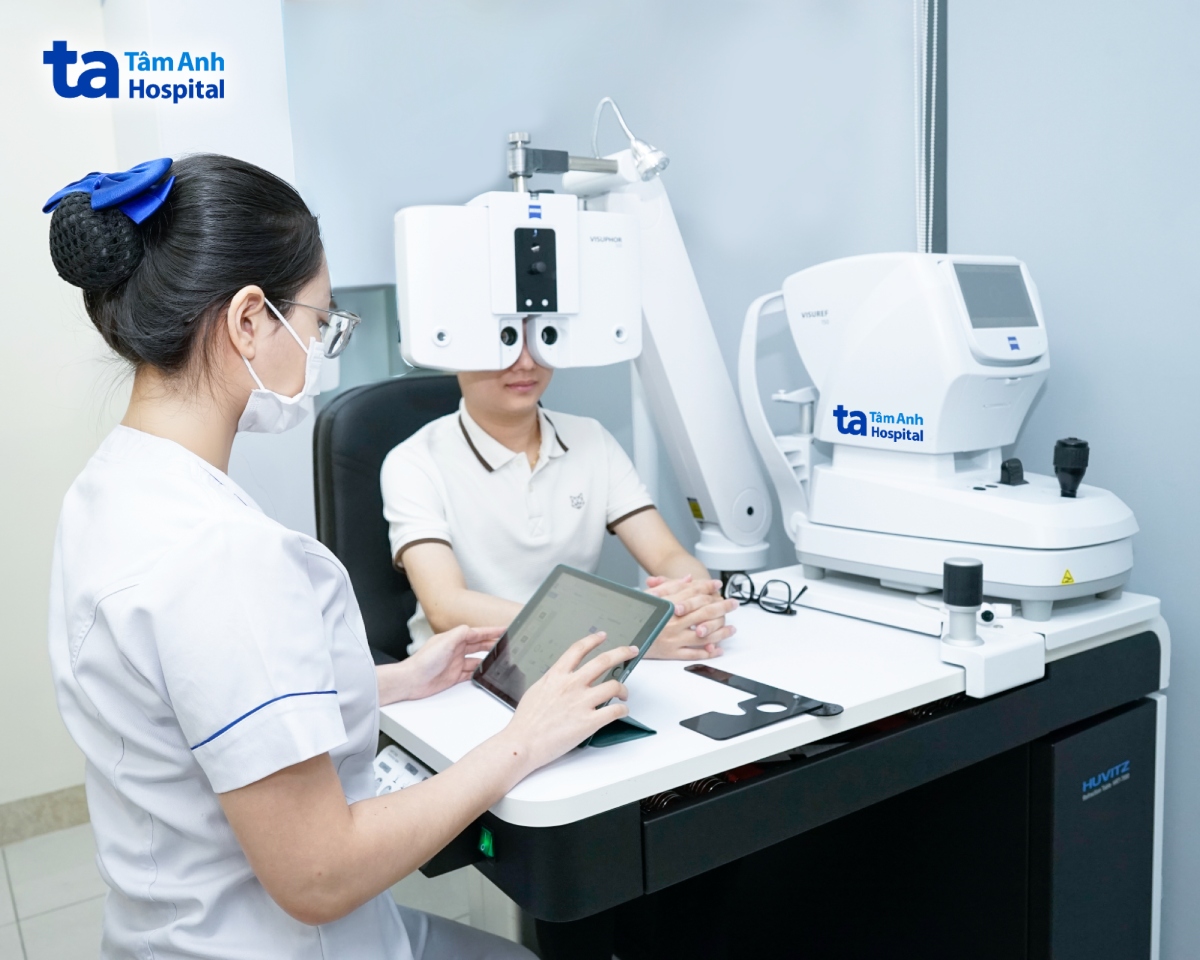 Quy trình đo khám mắt chuyên sâu với hệ thống đo khúc xạ Carl Zeiss (Đức) tại Trung tâm Mắt Công nghệ cao Tâm Anh