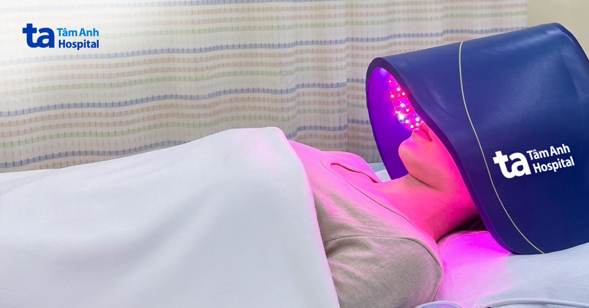 Viêm da sau dùng chung đồ trang điểm