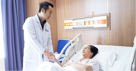 bà huỳnh thị nốp (76 tuổi, tphcm)
