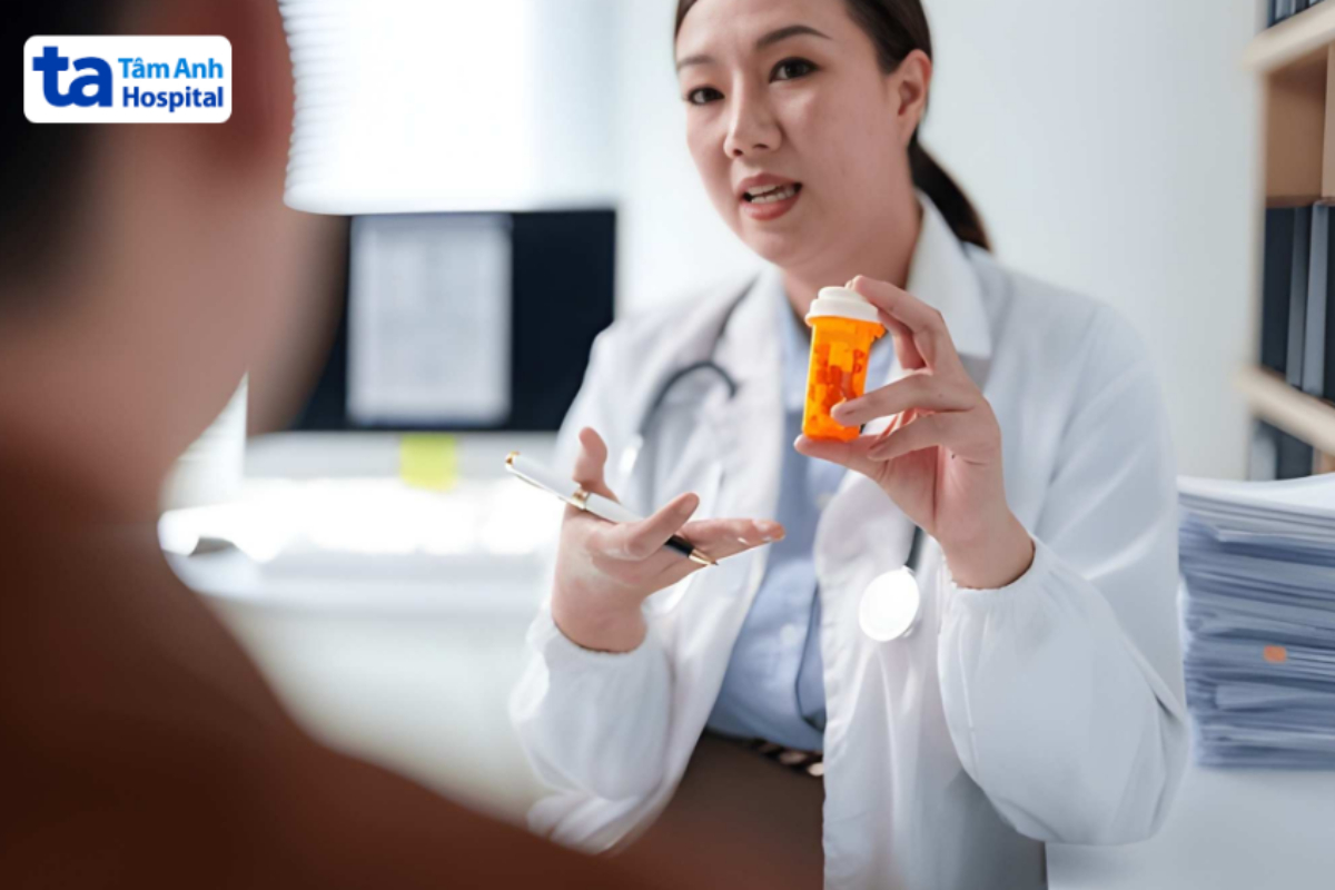 bác sĩ giải thích về thuốc