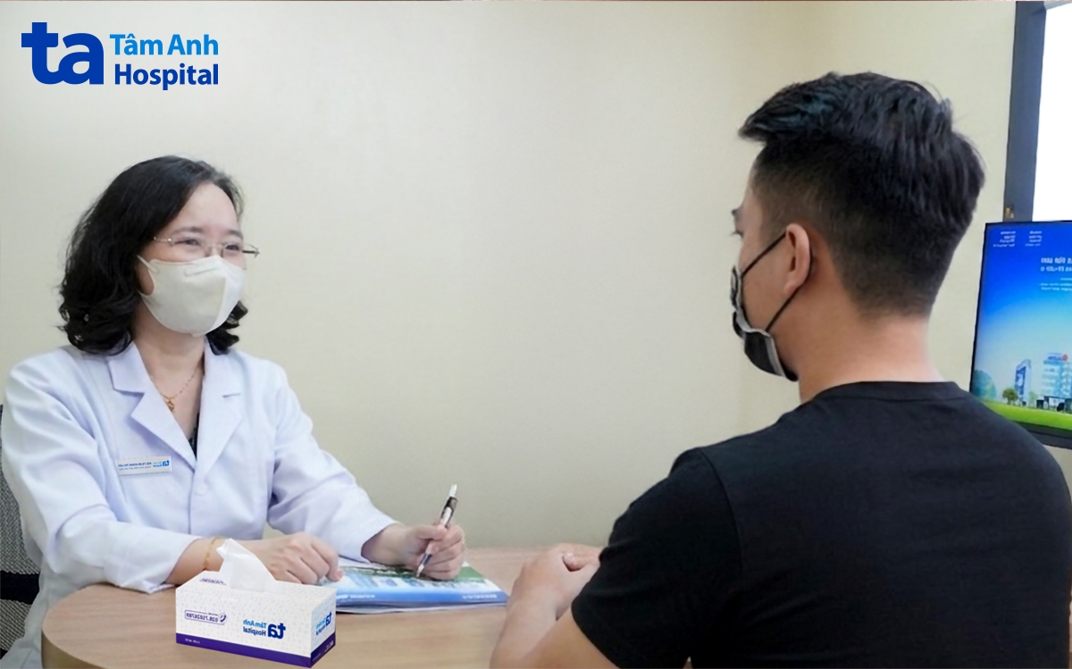 bác sĩ lâm tư vấn phương pháp điều trị cho anh thức