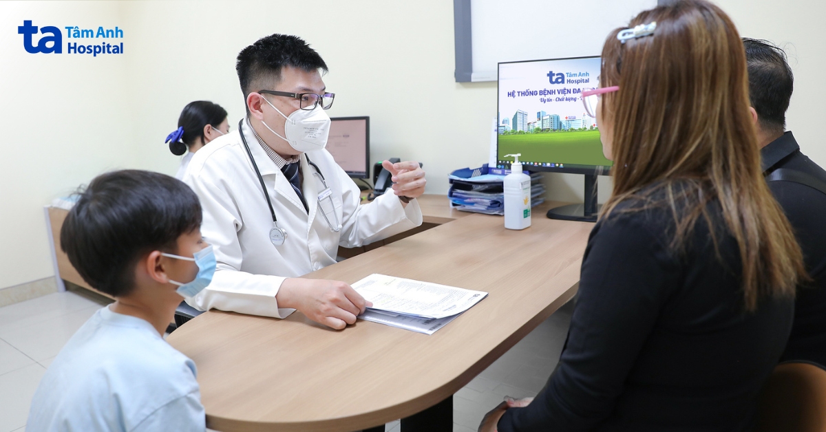 Bé trai chậm lớn vì bệnh hiếm khiến thận liên tục “rò rỉ” vi chất