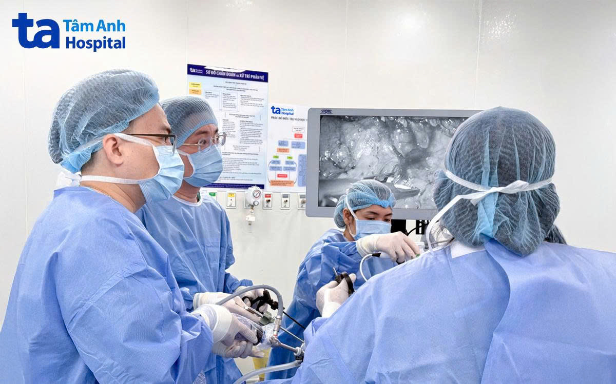 BS Khánh cắt khối tá tụy cho bệnh nhân