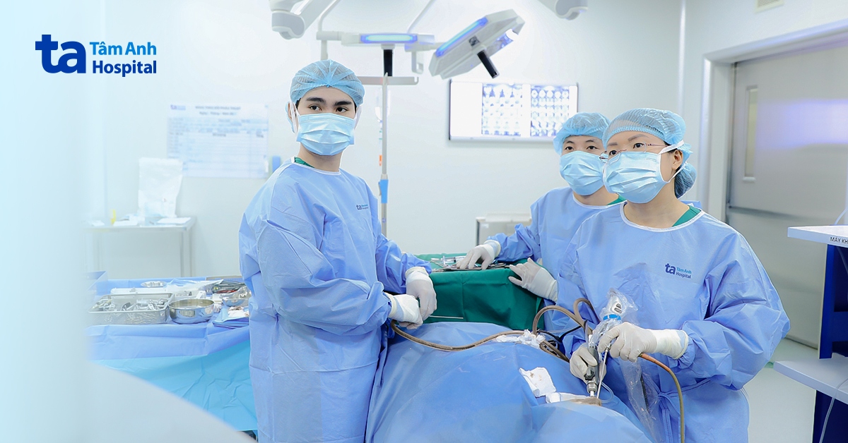 Nhỏ nước ép tỏi trị viêm xoang, bé 14 tuổi nhập viện