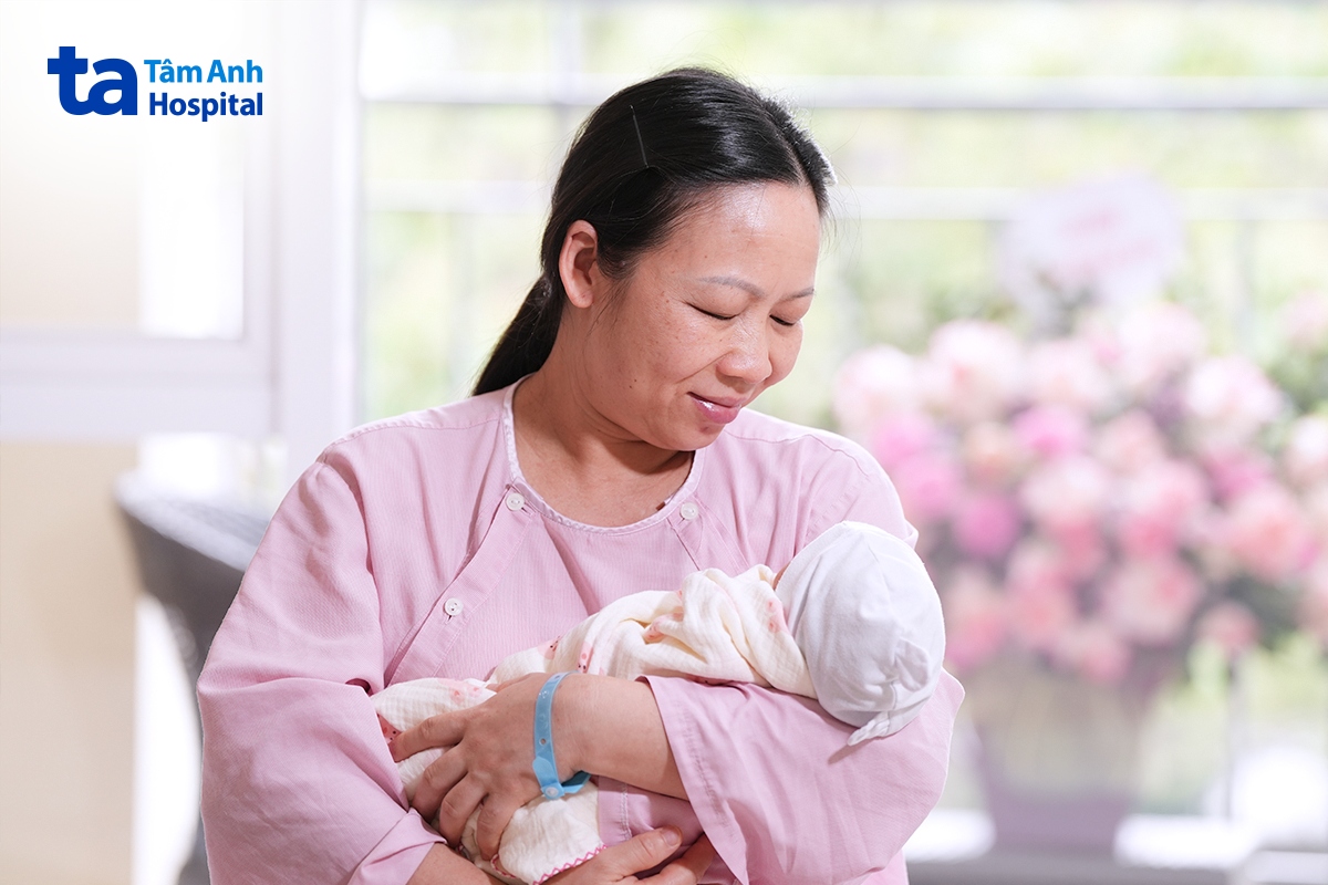 Chị Giang có con gái sau gần 2 thập kỷ vô sinh