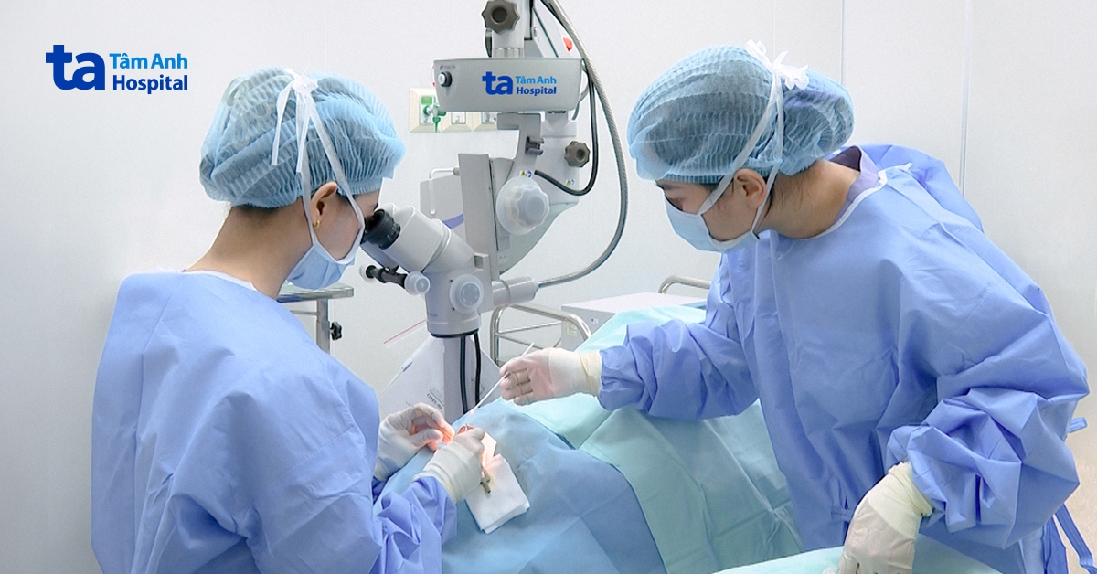 Để mộng thịt lâu ngày, người đàn ông suýt mù lòa