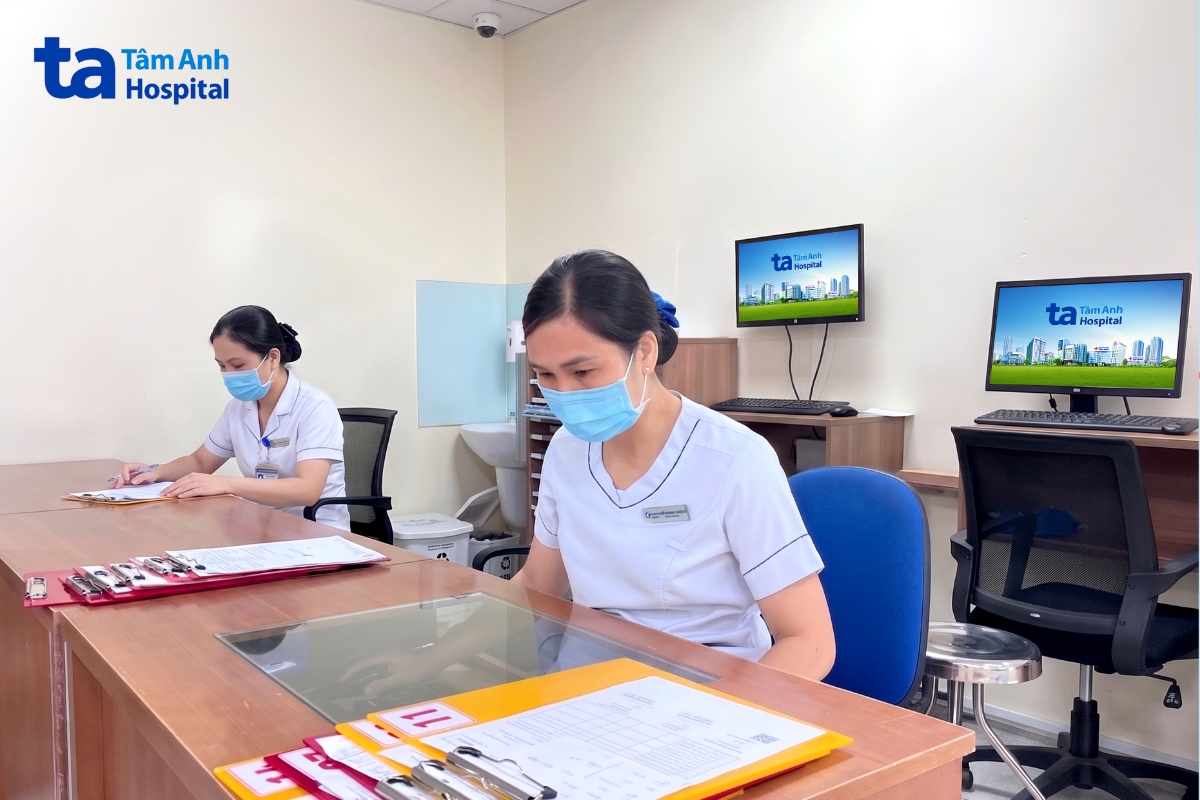 Những đêm không ngủ đã trở thành “lẽ thường tình” đối với Điều dưỡng phó Nguyễn Thị Thanh Thúy
