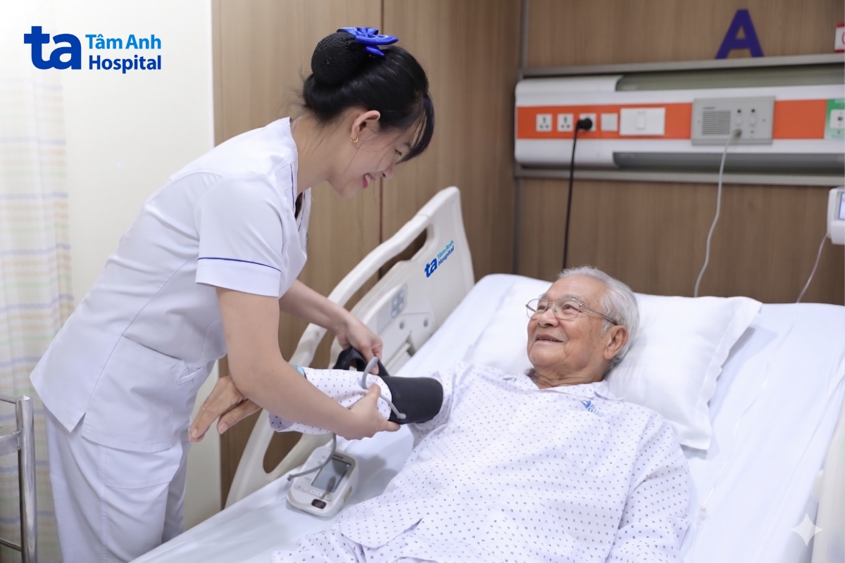 Chị Giàu hiểu rằng sự tận tâm của điều dưỡng viên là liều thuốc tinh thần giúp người bệnh vững tin trên hành trình hồi phục