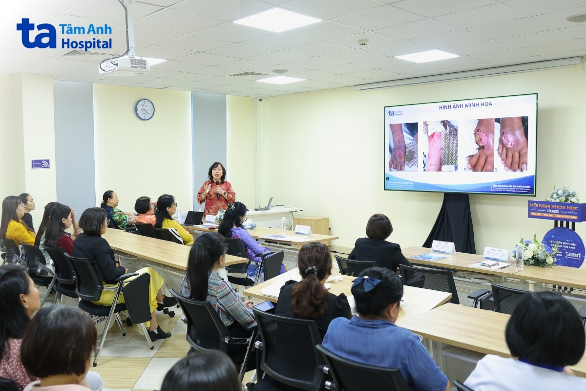 Đội ngũ điều dưỡng tại Hệ thống Bệnh viện Đa khoa Tâm Anh không ngừng trau dồi kiến thức, kỹ năng chuyên môn