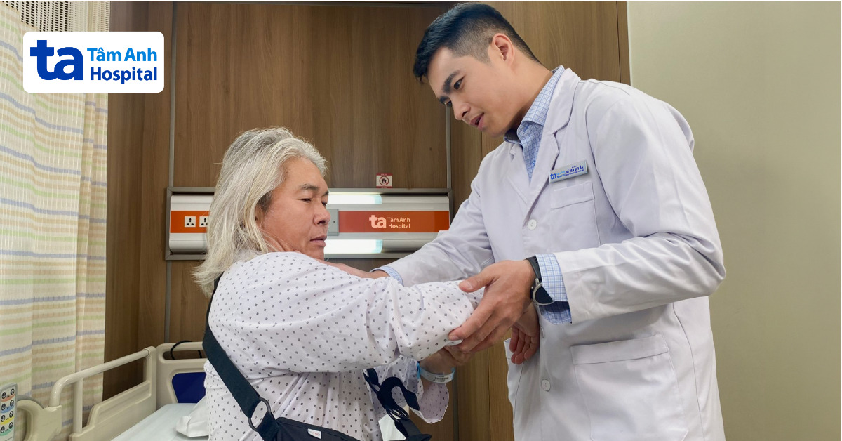 Dùng gân lưng thay cho gân vai rách lớn sau 5 năm