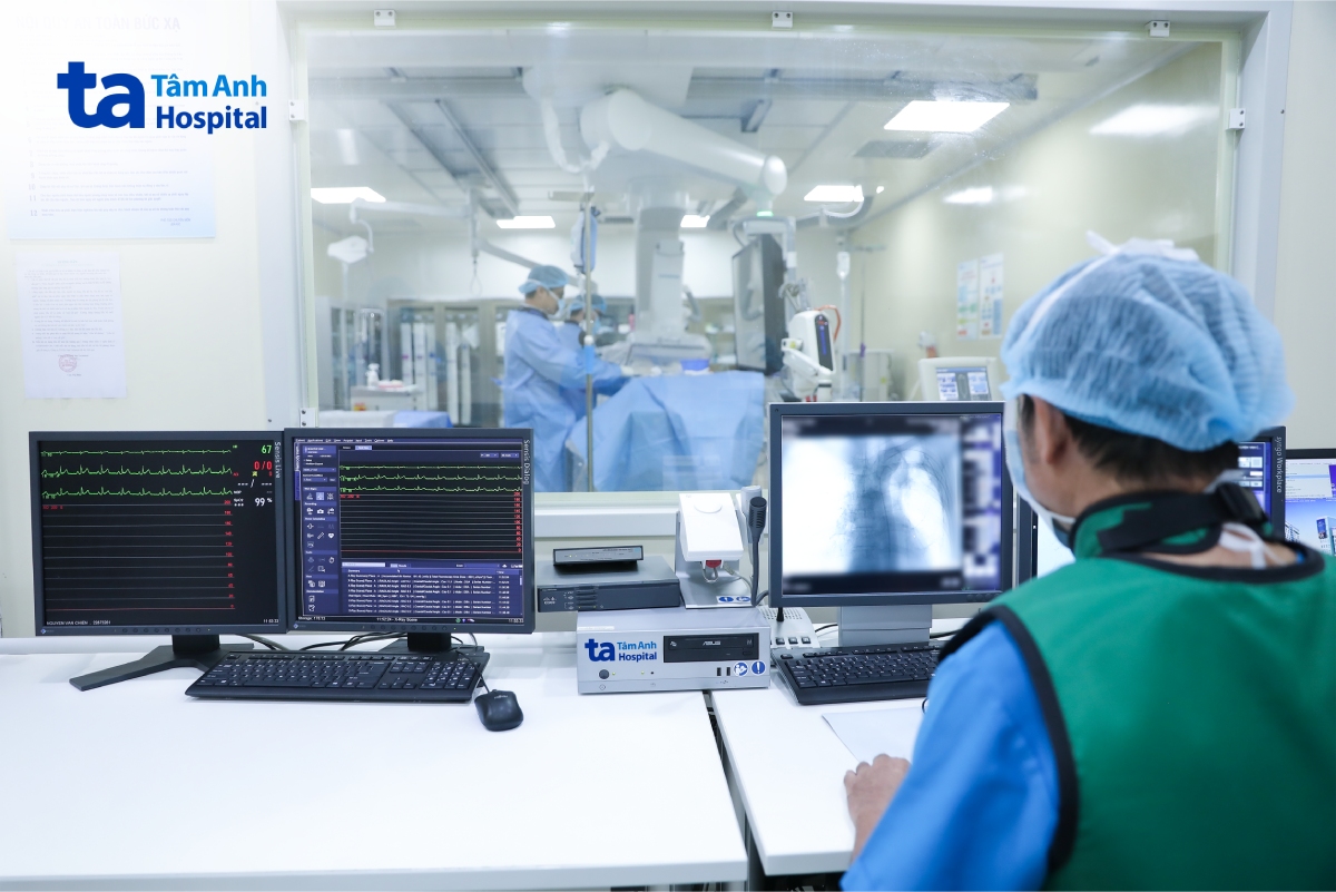 ê-kíp dsa thực hiện can thiệp hút huyết khối cho chị thương