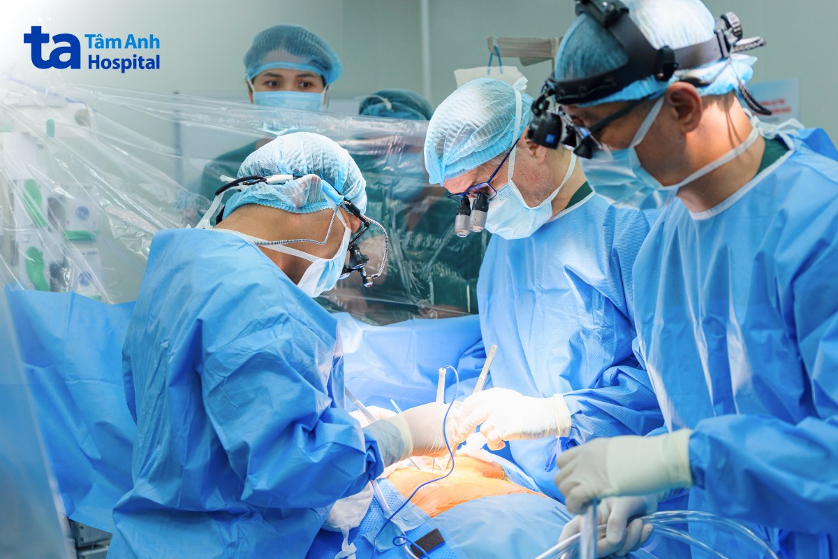 Ekip Bác Sĩ Phẫu Thuật Tim