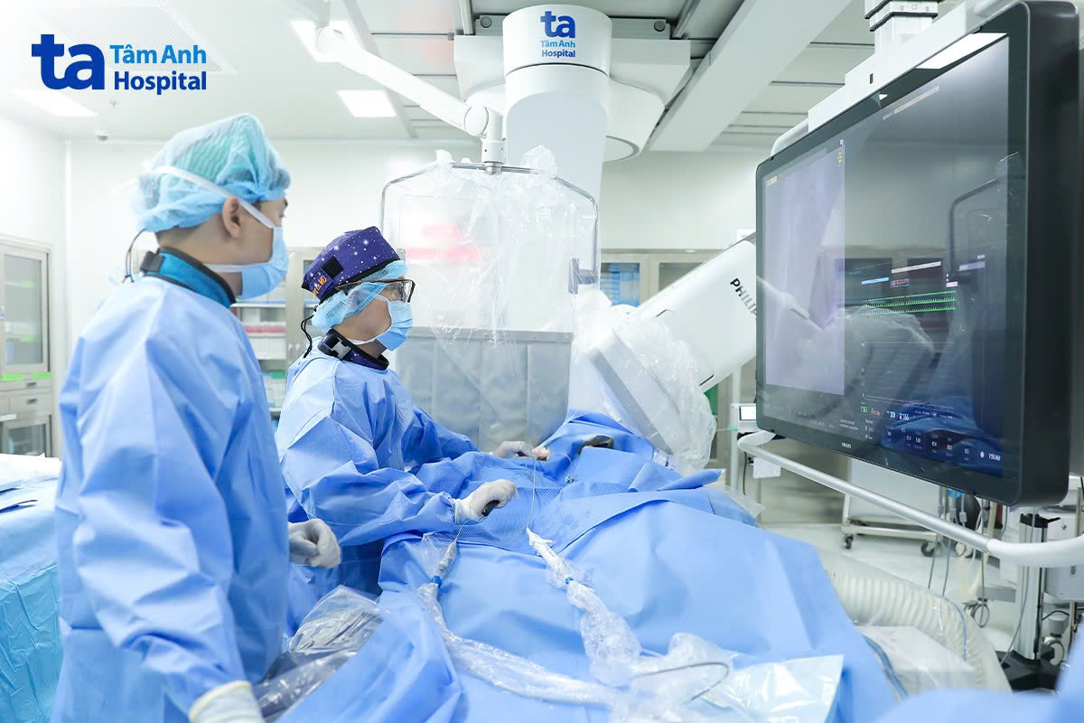 Êkíp can thiệp triệt đốt ổ loạn nhịp cho bệnh nhân cuồng nhĩ