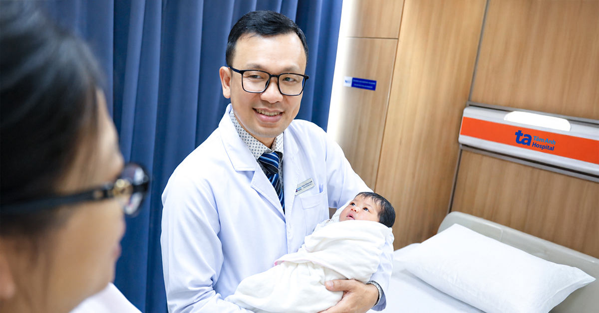 Liên tiếp đón 2 bé ‘ống nghiệm’ sau một thập kỷ vô sinh