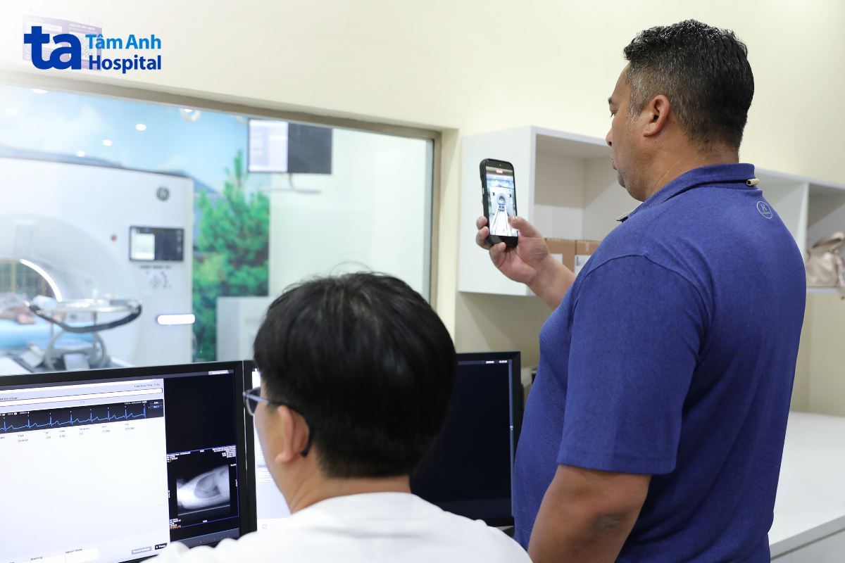 ngài hayden hape tham quan hệ thống siêu máy ct somatom force vb30
