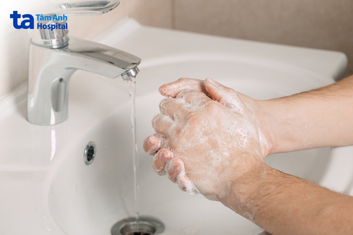 Ngày Vệ sinh tay Thế giới 5/5 do Tổ chức Y tế Thế giới (WHO) phát động nhằm nâng cao nhận thức về vai trò của vệ sinh tay trong phòng ngừa lây nhiễm và bảo vệ sự sống