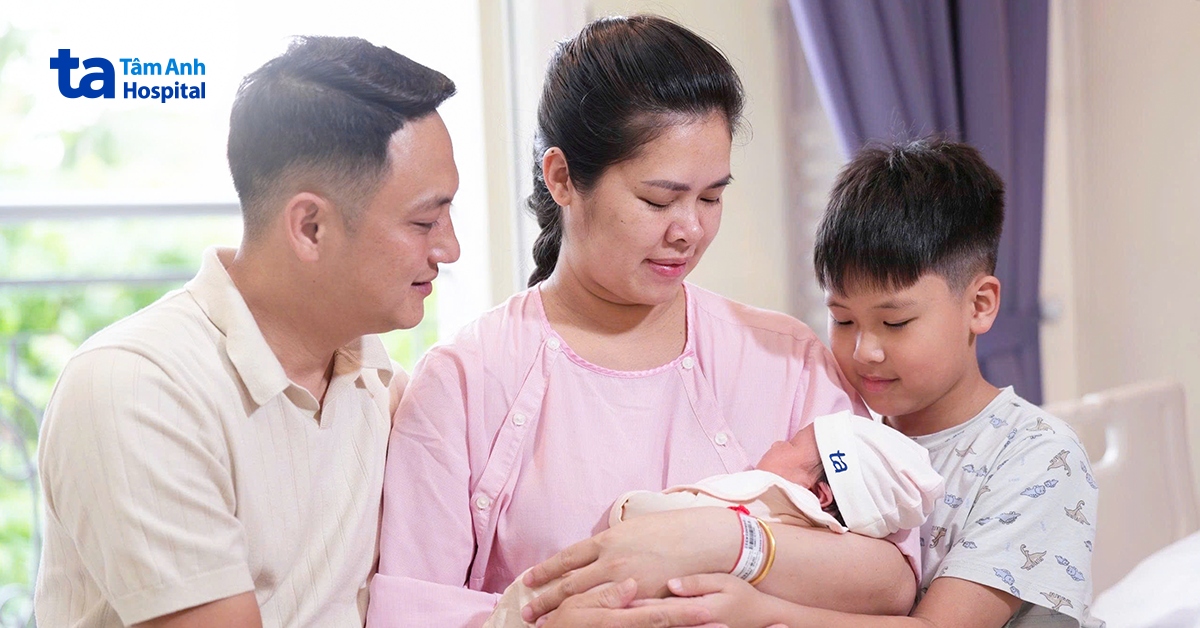 Nỗ lực điều trị giúp người phụ nữ tổn thương vòi trứng có con