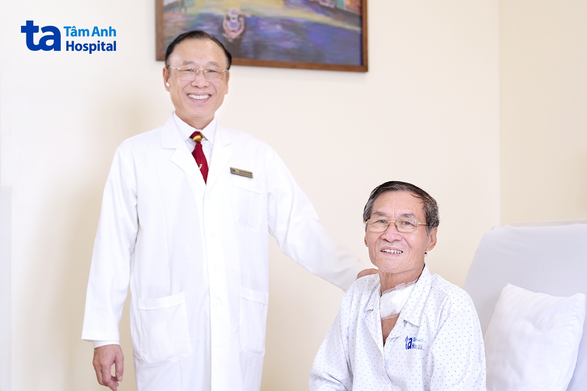 PGS Dương thăm ông Hạnh