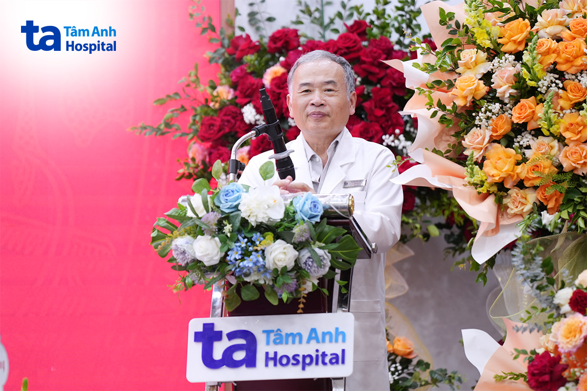 PGS.TS.BS Trần Duy Anh phát biểu khai mạc lễ kỷ niệm Ngày Quốc tế Điều dưỡng tại Bệnh viện Đa khoa Tâm Anh