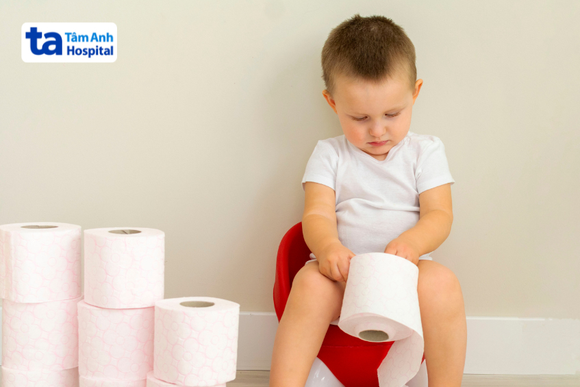 sa trực tràng khiến trẻ sợ hãi, khó chịu mỗi khi đi đại tiện