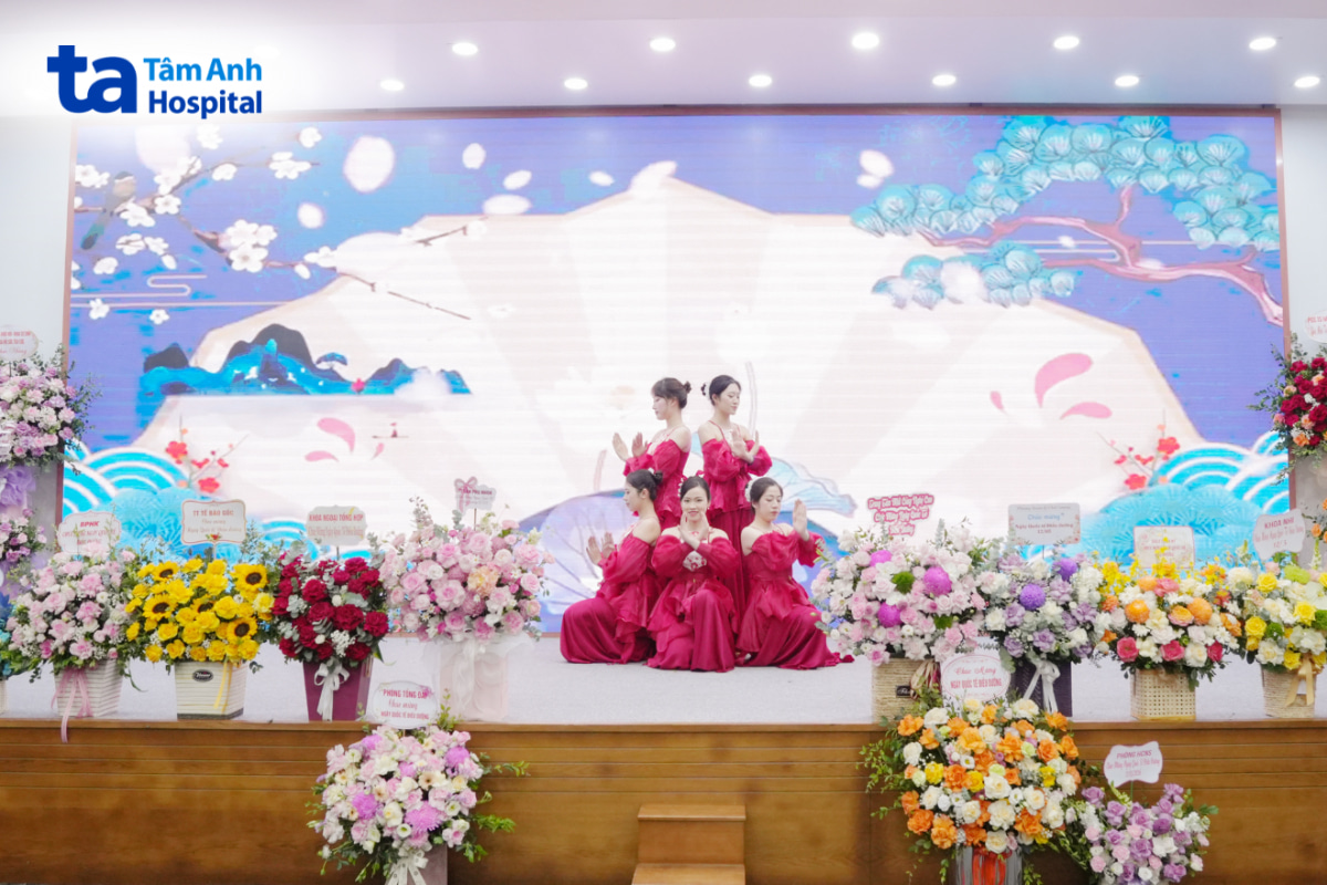 Tiết mục văn nghệ chào mừng Ngày Quốc tế Điều dưỡng tại Bệnh viện Đa khoa Tâm Anh