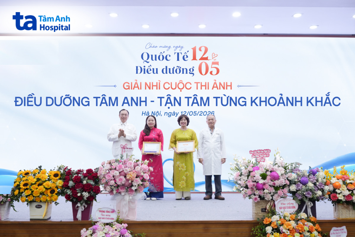 Đại diện các tập thể nhận giải nhì cuộc thi ảnh Điều dưỡng Tâm Anh tận tâm từng khoảnh khắc
