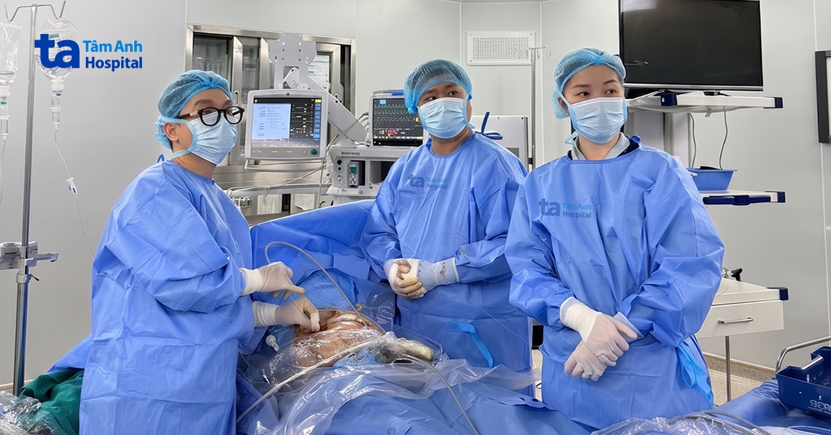 Từ Nhật Bản về Việt Nam cứu con mắc hội chứng truyền máu song thai
