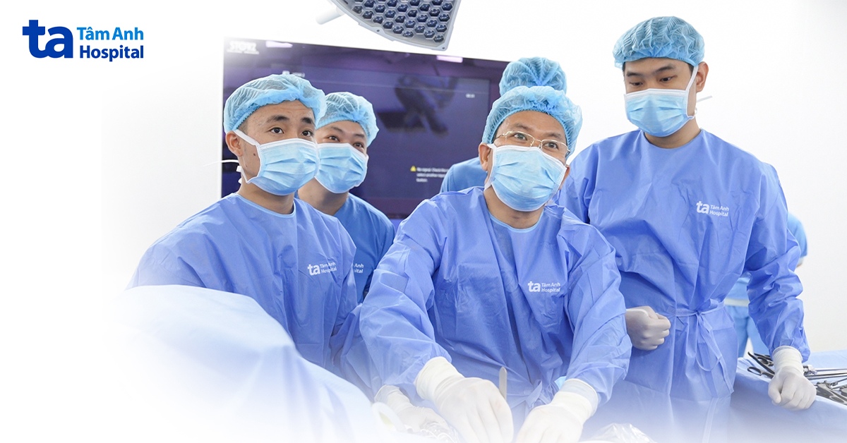 Việt kiều Đức về nước điều trị nang thận lớn ngang thận