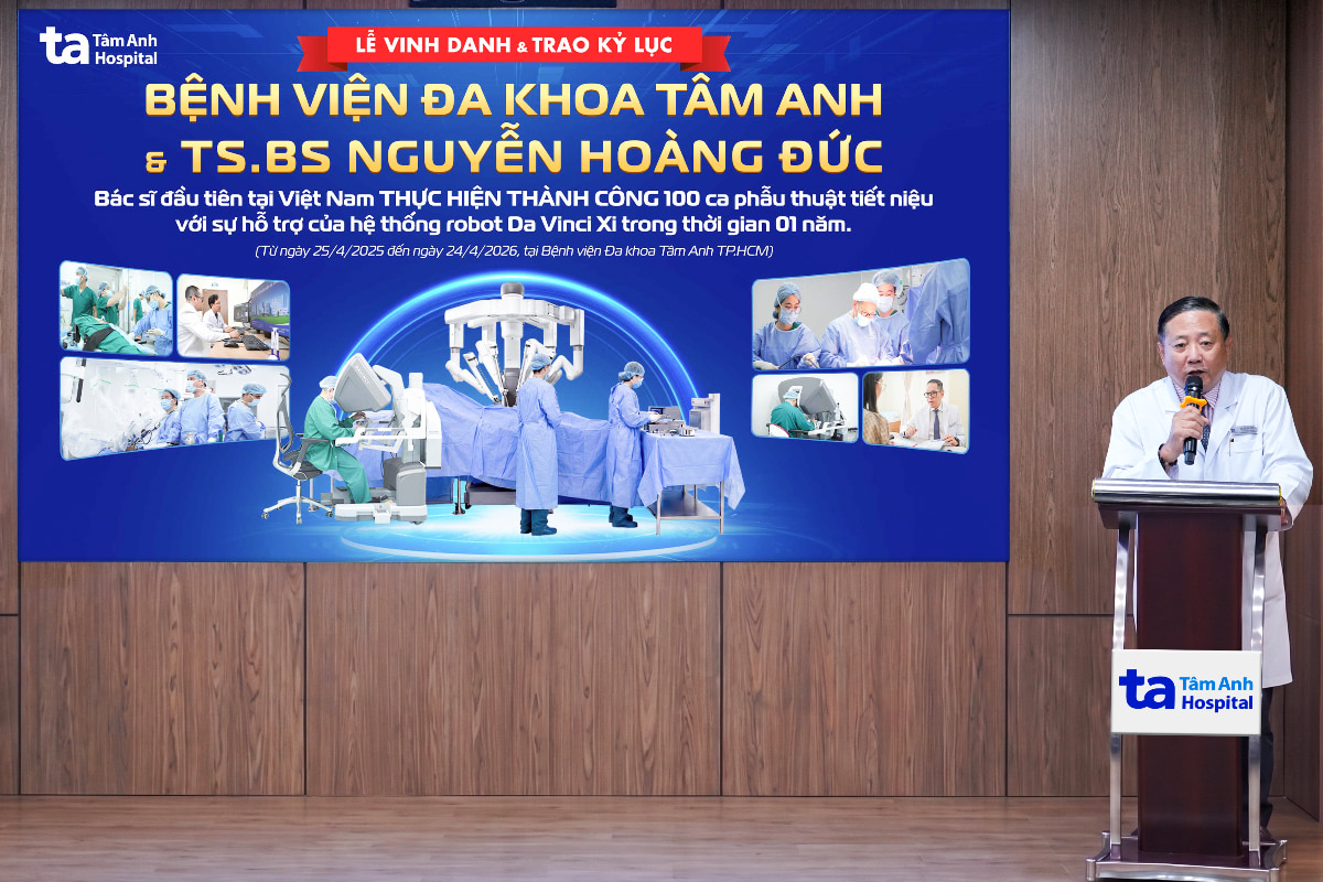 Bác sĩ phát biểu về phẫu thuật robot Da Vinci Xi