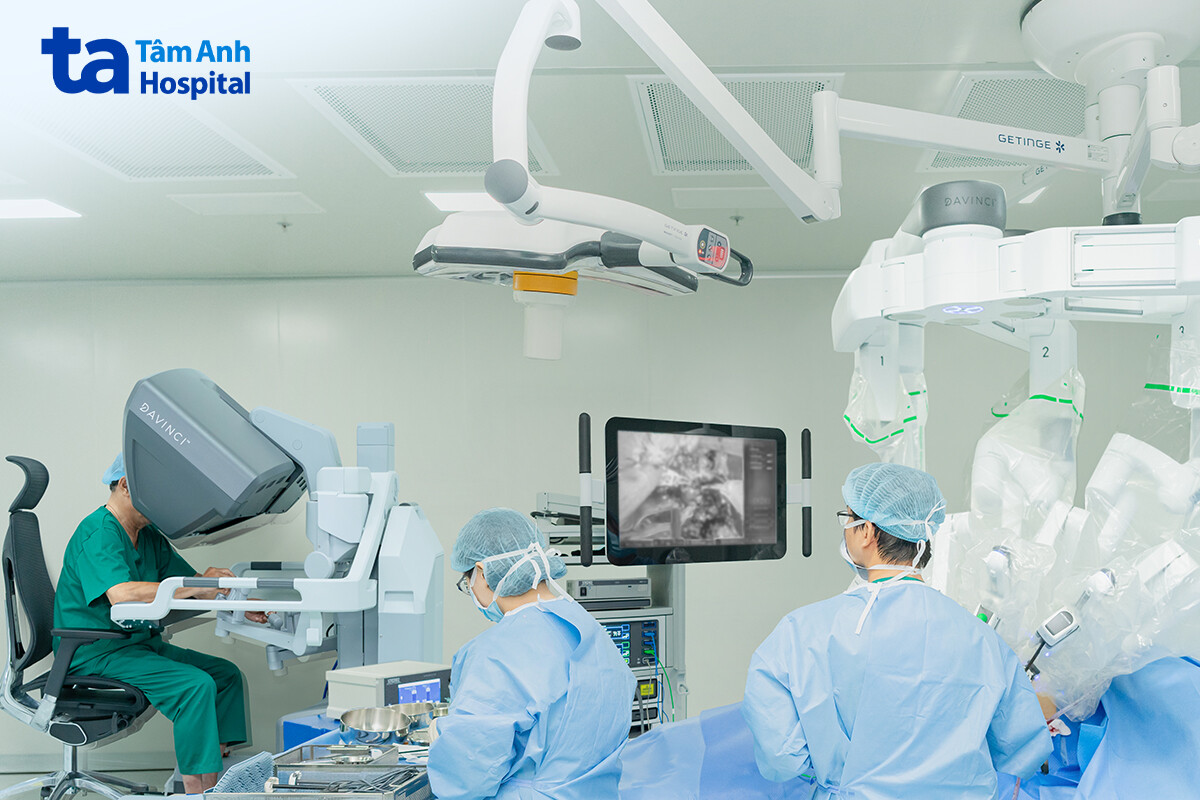 bác sĩ tâm anh phẫu thuật bằng robot hiện đại
