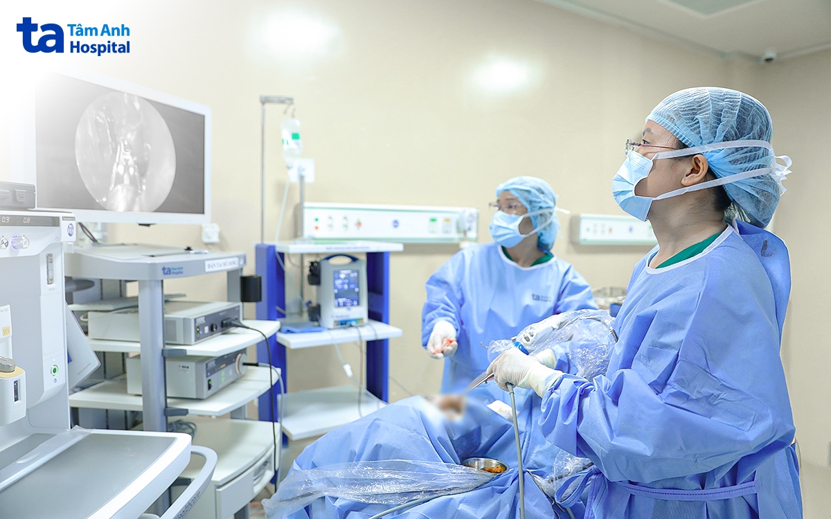BS Hằng mổ cắt polyp