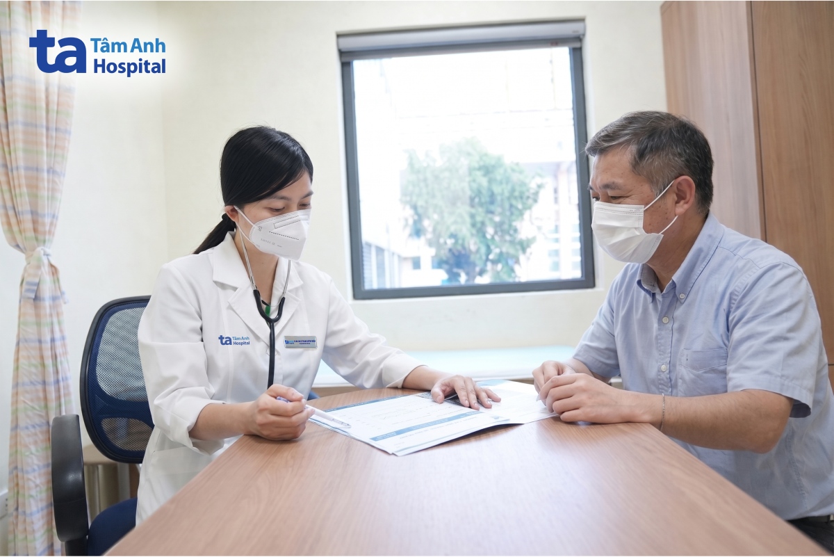 BS Ngân tư vấn cho ông Đạt