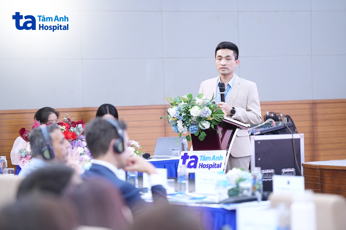 BS Phan Ngọc Quý phát biểu