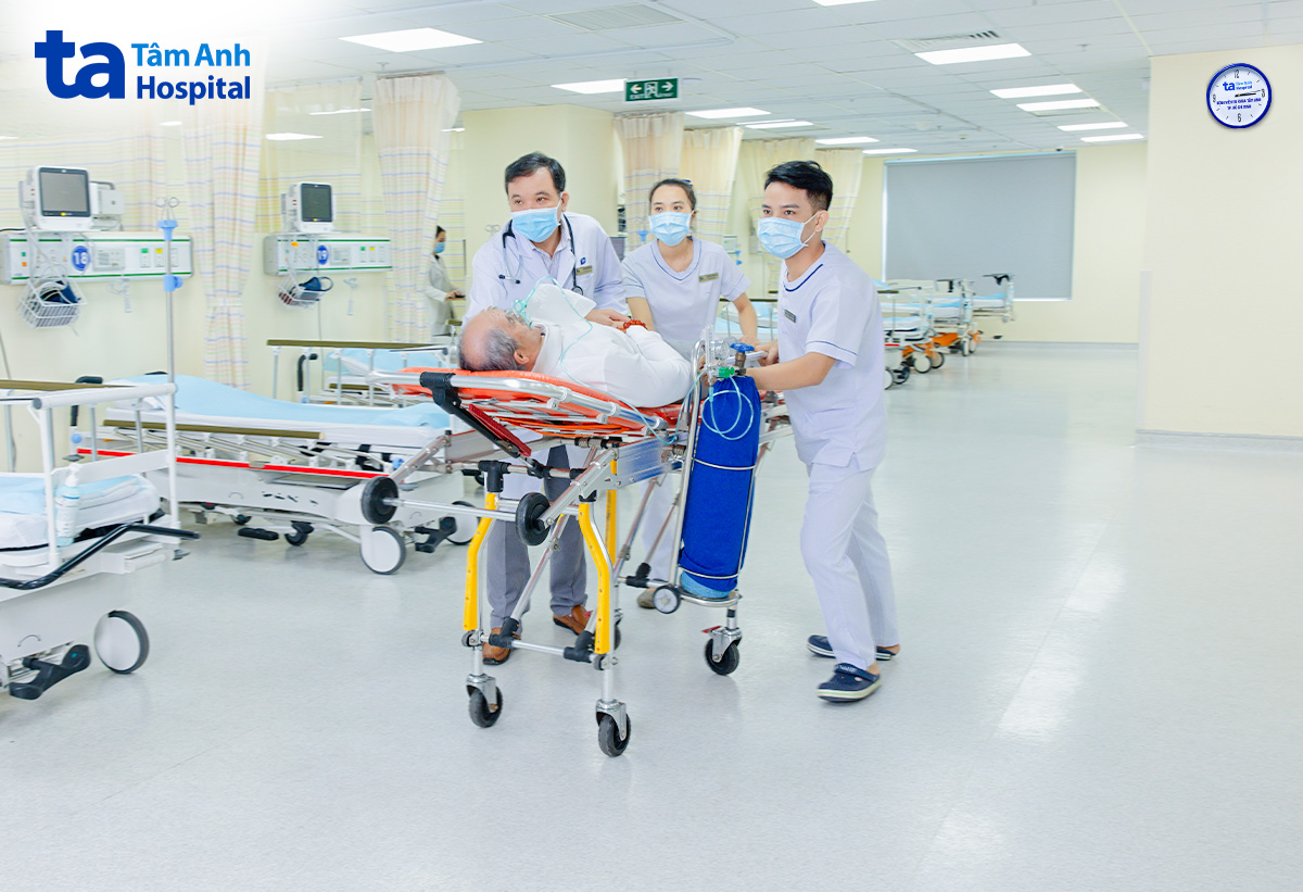 Cấp cứu người cao tuổi bị sốc nhiệt