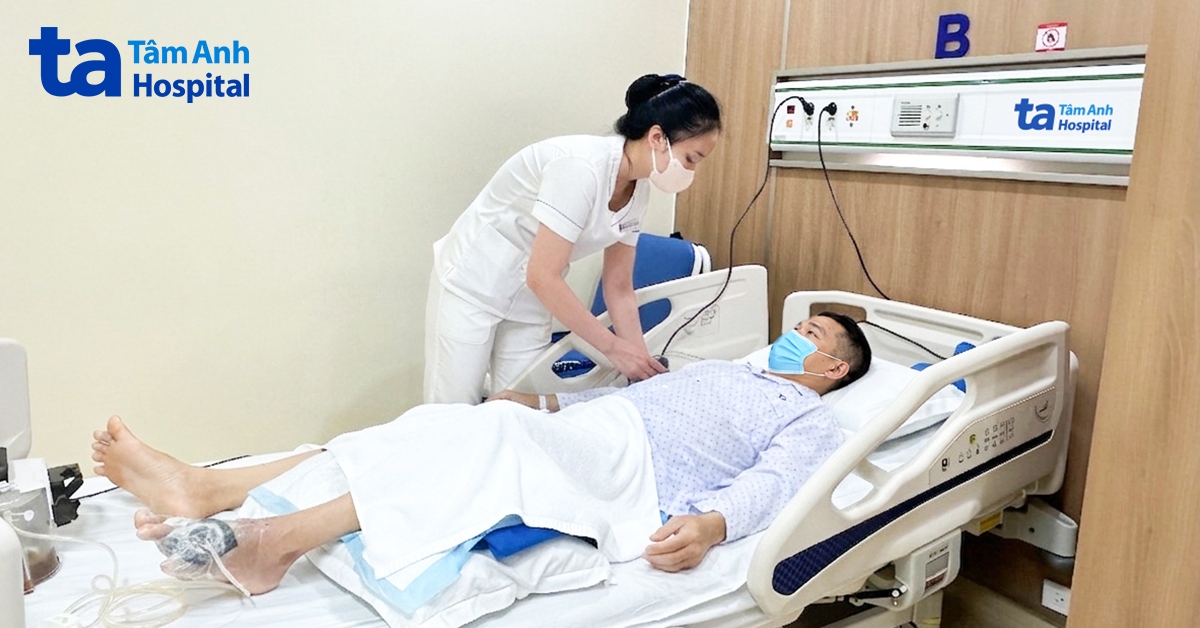 Cắt chi vì đắp lá chữa vết thương
