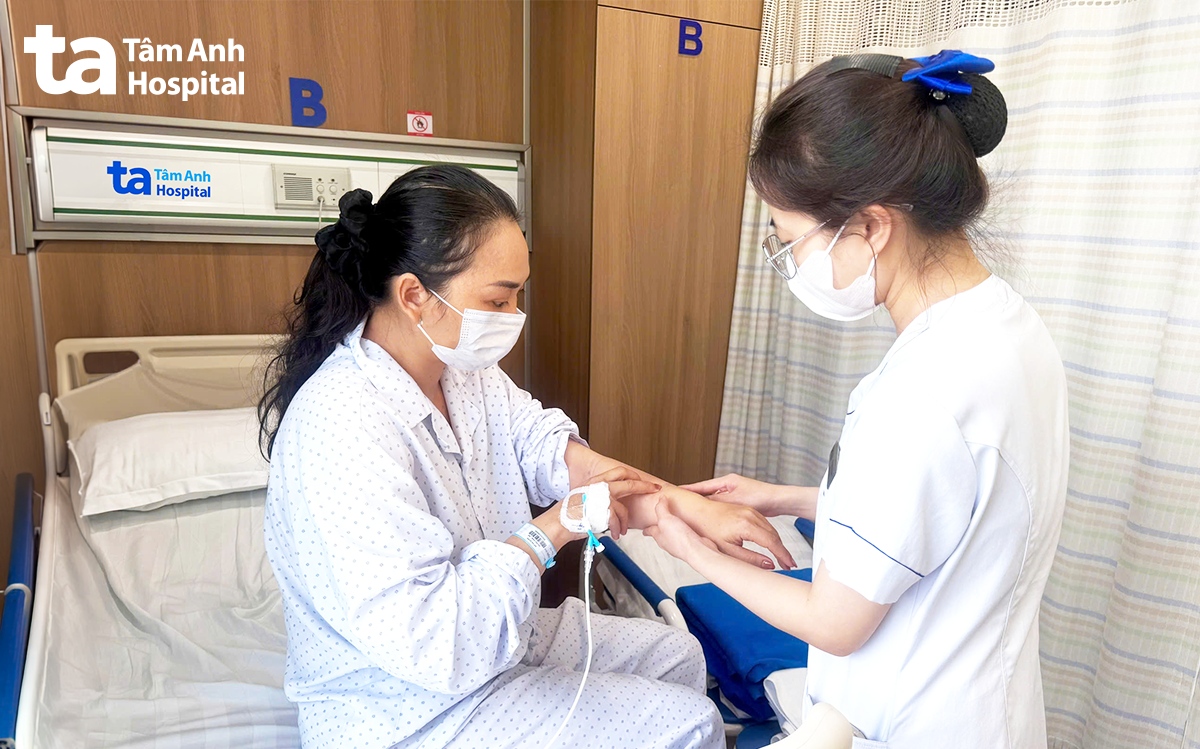 chị Quỳnh được điều dưỡng chăm sóc