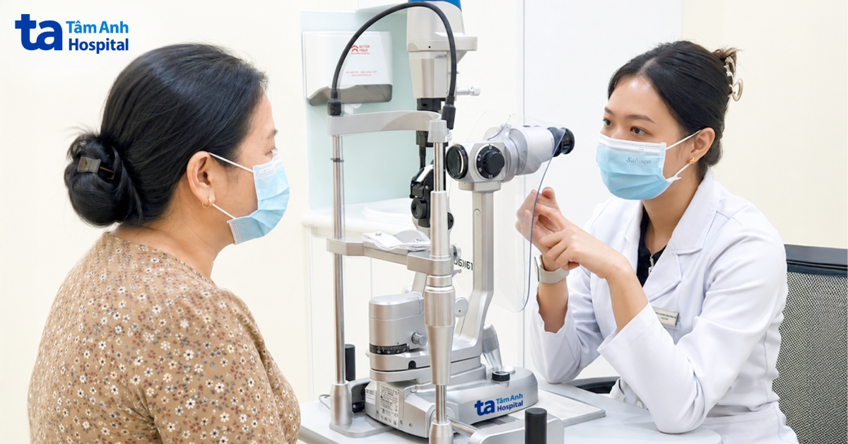 Chữa co giật mi mắt bằng botox