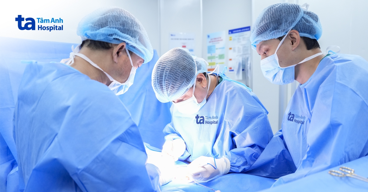 Cơ quan sinh dục bị “vùi lấp” suốt 11 năm