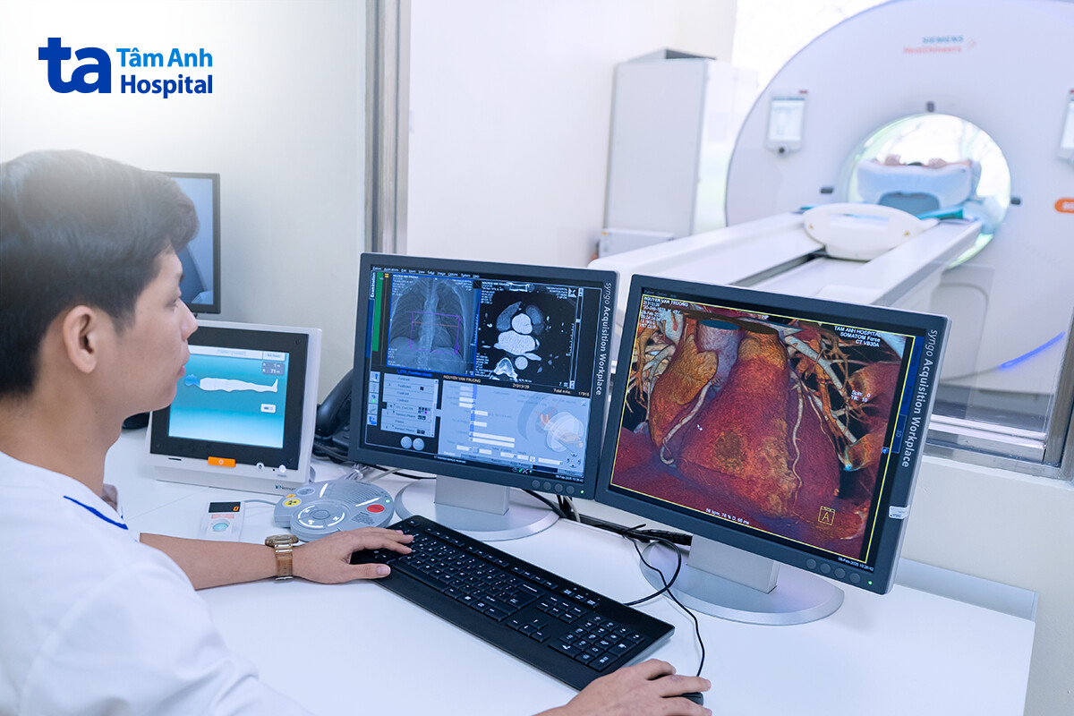 Dữ liệu từ chẩn đoán hình ảnh, xét nghiệm và thăm khám lâm sàng được đánh giá tổng thể