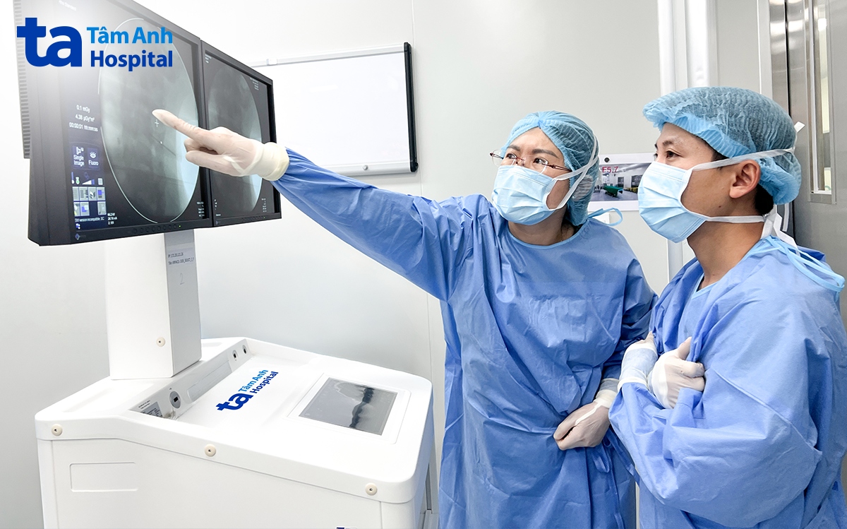 ekip BS thảo luận vị trí dị vật