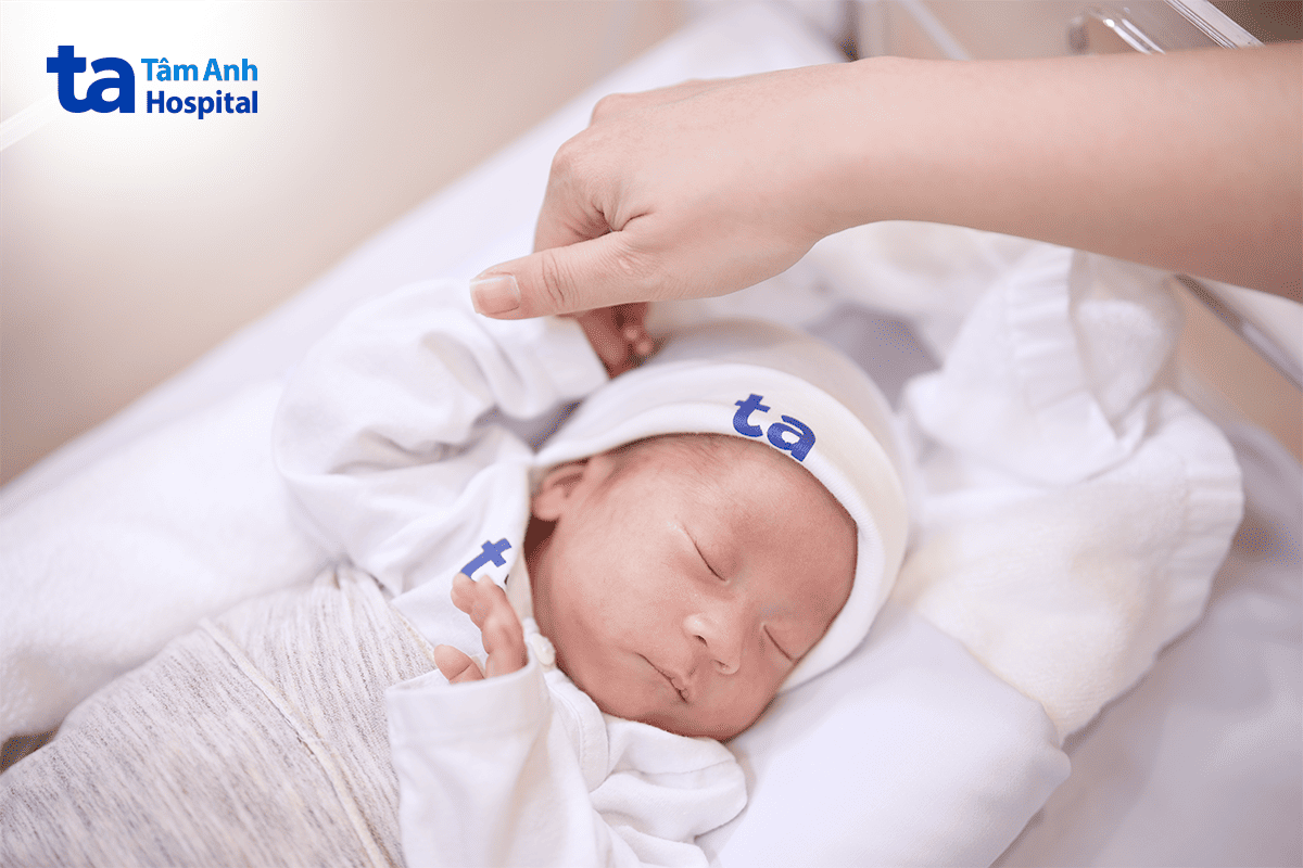 Em bé được nuôi dưỡng tại khoa sơ sinh BVĐK Tâm Anh