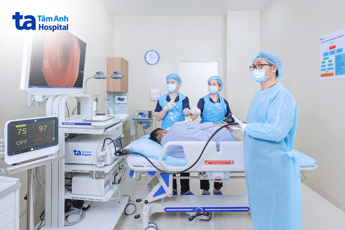 Hệ thống nội soi tiêu hóa hiện đại hỗ trợ bác sĩ quan sát chi tiết niêm mạc đường tiêu hóa
